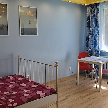 Studiospanie Studio Kapitana Z Balkonem Na Parterze Гданьск Экстерьер фото